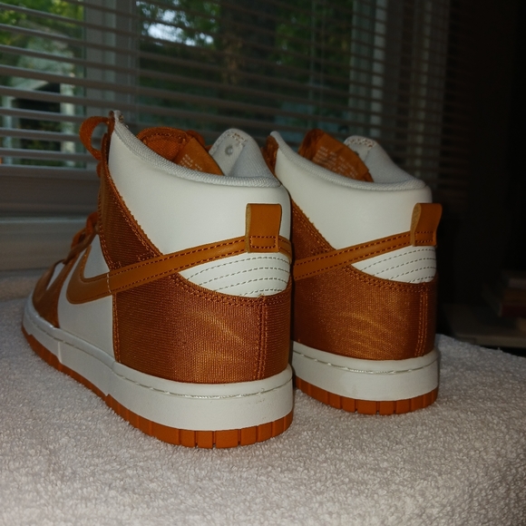 Nike Dunks - Picture 5 of 8